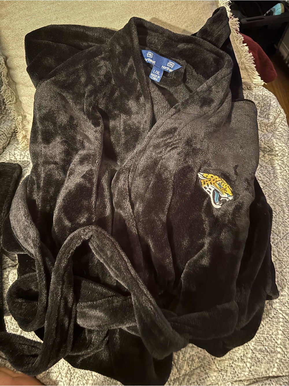 Northwest Black Plush Jaguar Logo Robe